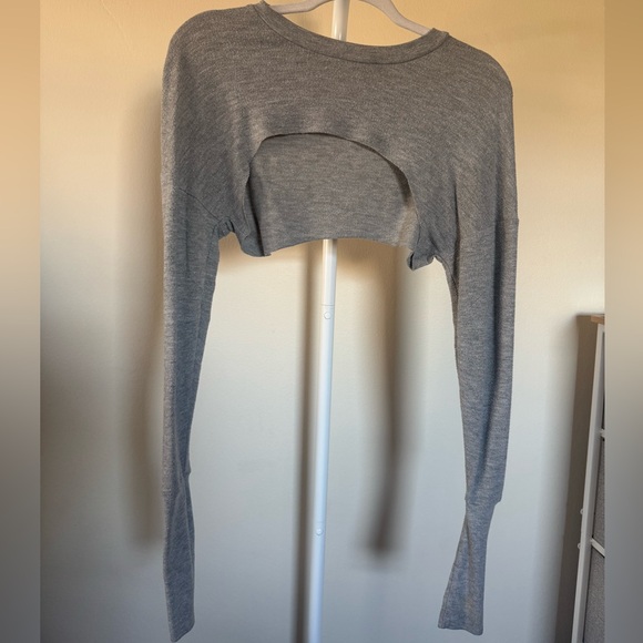 Alo Yoga Gray Sleeves Sweater Top - Picture 1 of 7
